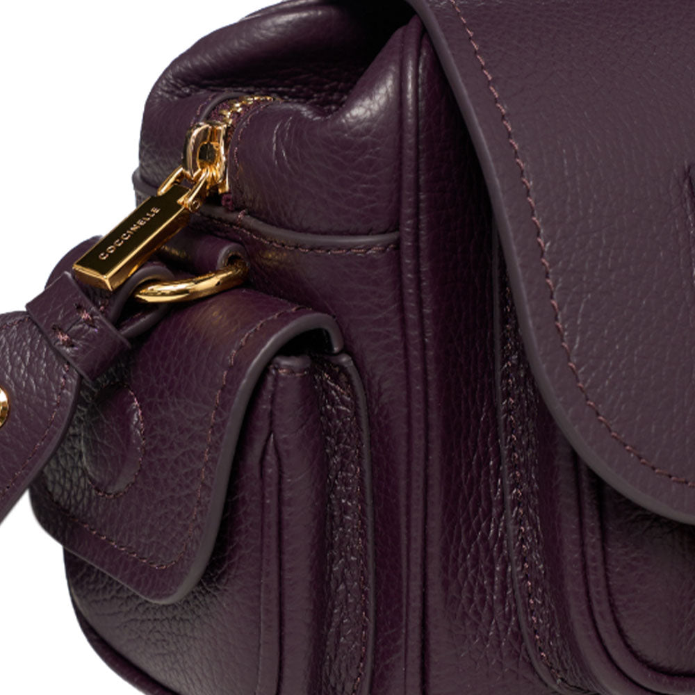 COCCINELLE Damen-Umhängetasche aus Prune-Leder, Campus Small Line