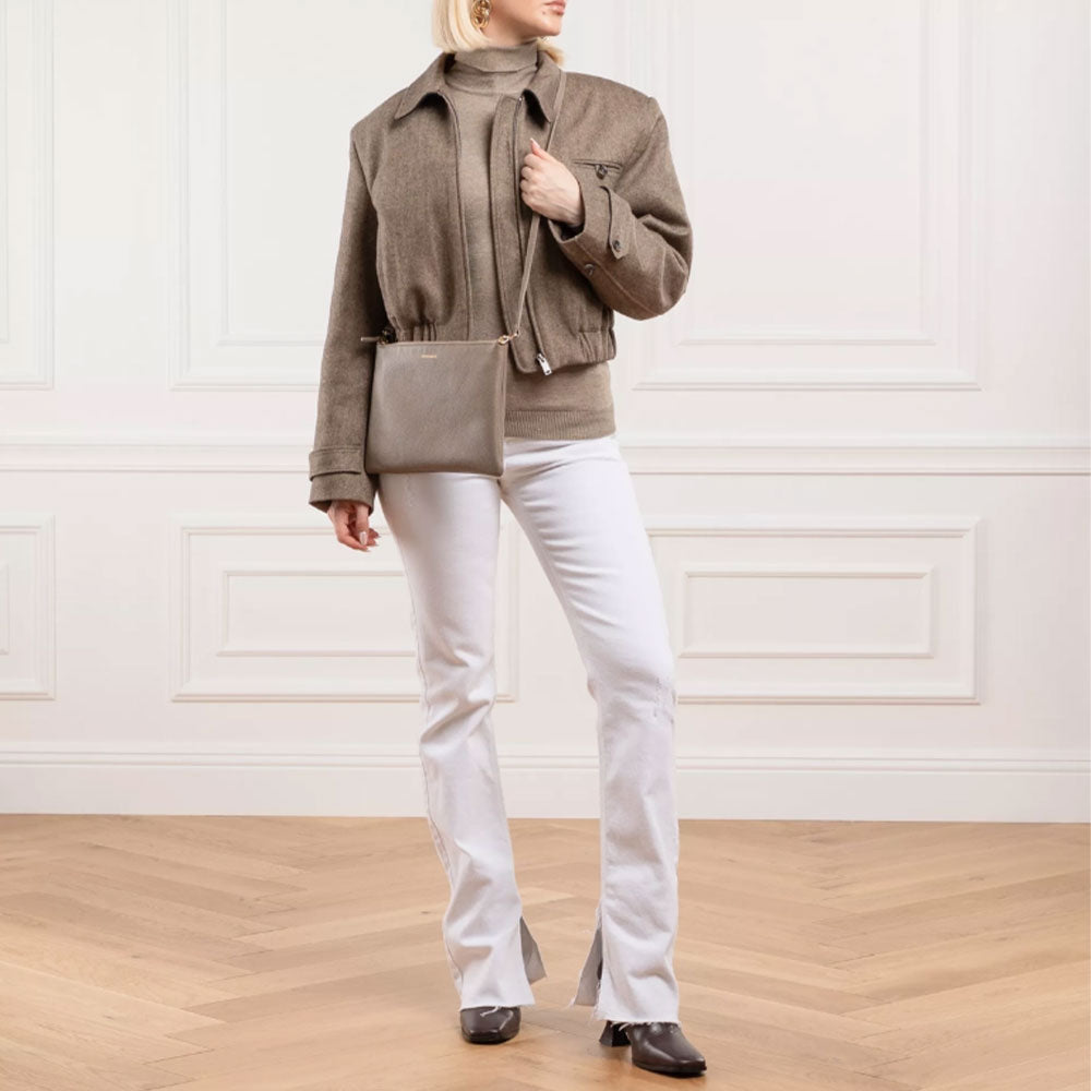 COCCINELLE Damen-Umhängetasche aus warmem Taupe-Leder der Best Medium Line