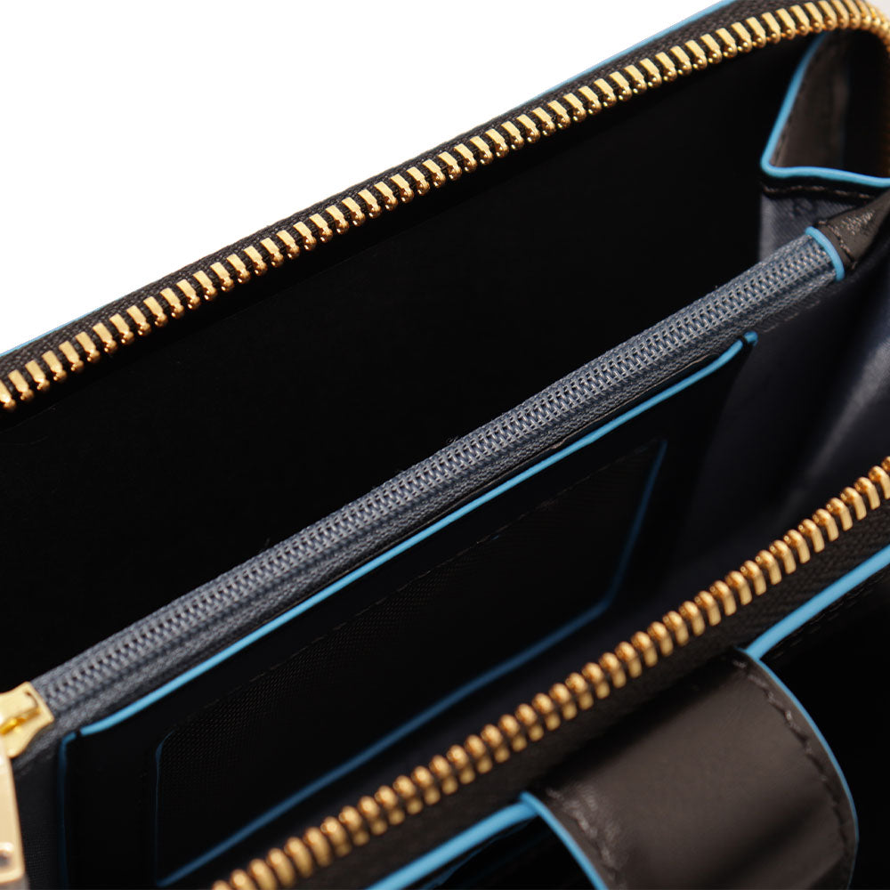 PIQUADRO BLUE SQUARE LINIE
Damenbrieftasche mit zwei Fächern aus schwarzem Leder - PD1354B2R