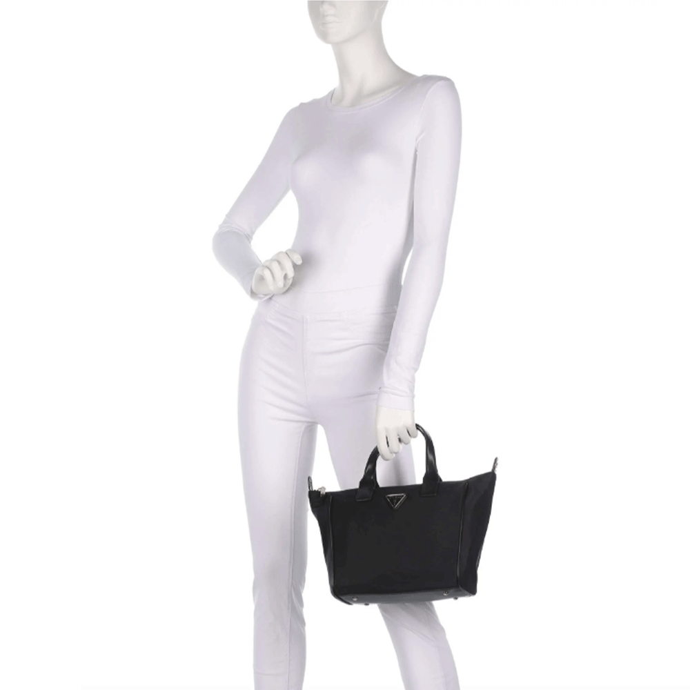 Borsa Donna a Mano in Tessuto GUESS Linea Follie colore Nero