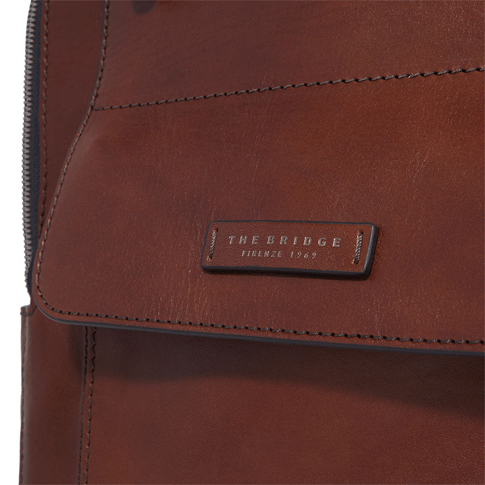 Herrenrucksack mit Reißverschluss THE BRIDGE Alberto-Linie aus braunem Leder