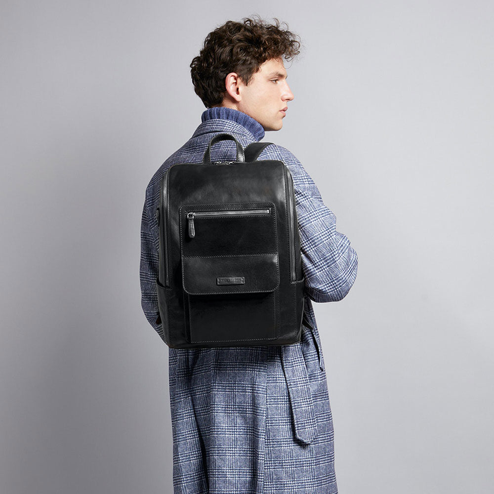 Herrenrucksack mit Reißverschluss THE BRIDGE Alberto-Linie aus schwarzem Leder