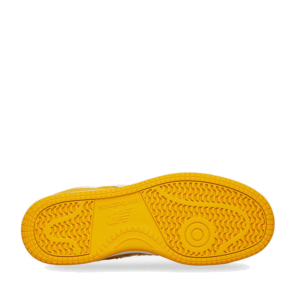 NEW BALANCE 480
Sneakers aus Leder und Wildleder in der Farbe Varsity Gold