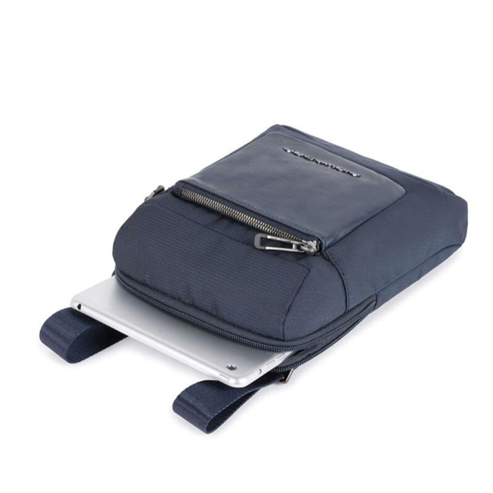 Borsello Uomo Piquadro in Tessuto e Pelle Colore Blu Linea Macbeth - CA1816S115