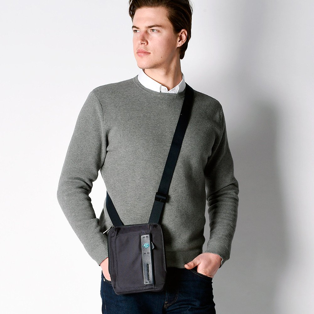Borsello Uomo PIQUADRO a Tracolla con porta iPadmini - CA3084P16 in Tessuto Chevron - Blu