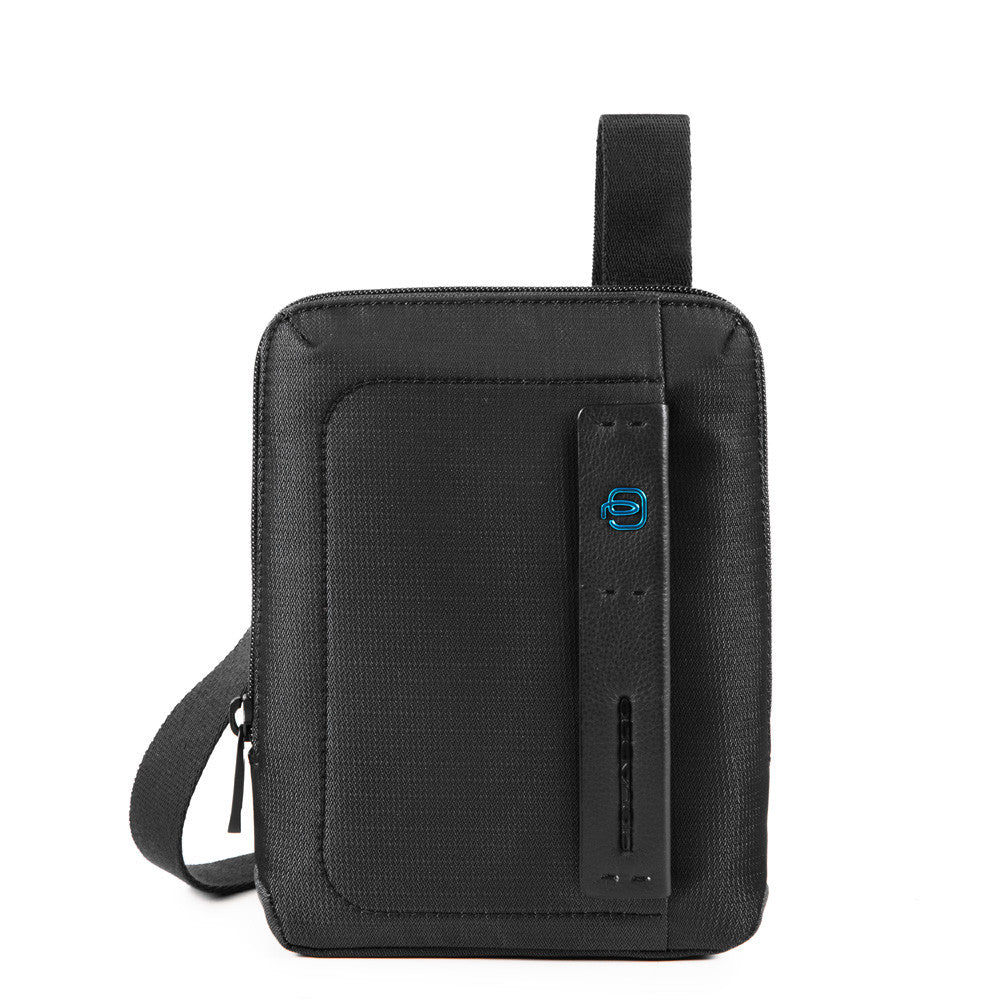 PIQUADRO – CA3084P16
Herren-Umhängetasche mit iPadmini-Halter aus Chevron-Stoff in Schwarz