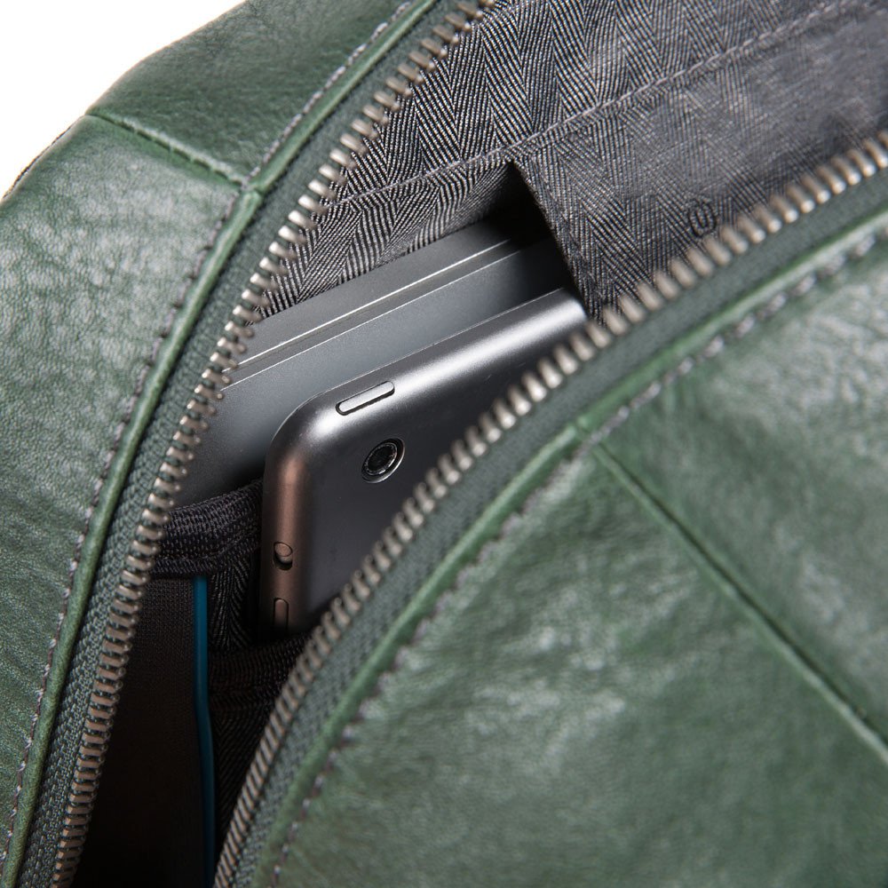 15,6-Zoll-Laptop-Rucksack – PIQUADRO B2S-Linie aus grünem Leder CA4762B2S