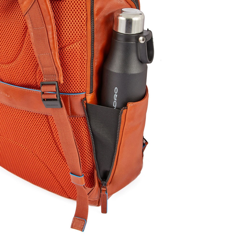 PIQUADRO Rucksack für 15,6-Zoll-PC und Tablet – CA5381B2V aus Mahagoni-Leder der B2V-Linie