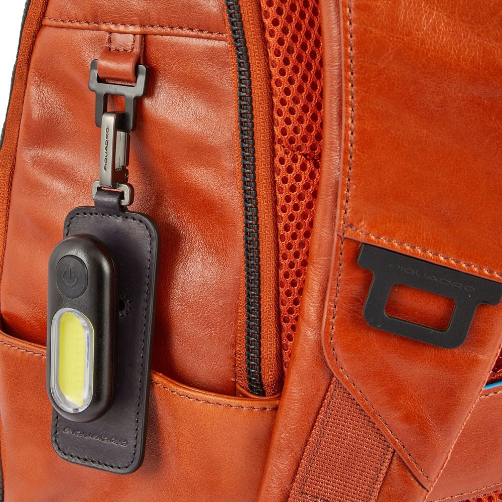 PIQUADRO Rucksack für 15,6-Zoll-PC und Tablet – CA5381B2V aus Mahagoni-Leder der B2V-Linie