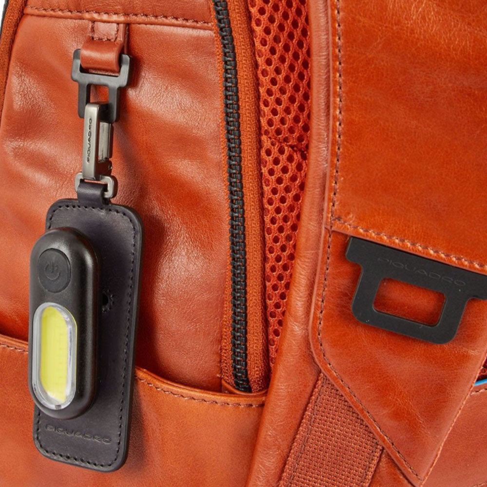 PIQUADRO Rucksack für 15,6-Zoll-PC und Tablet – CA5381B2V aus schwarzem Leder der B2V-Linie