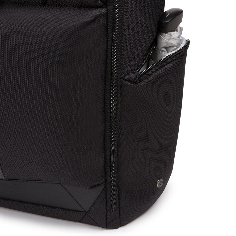 PIQUADRO Herrenrucksack aus schwarzem Leder und Stoff für 14" PC und iPad Trakai Line CA5524W109
