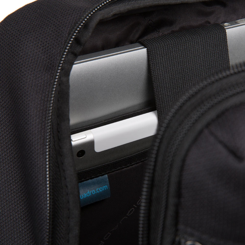 PIQUADRO Herrenrucksack aus schwarzem Leder und Stoff für 14" PC und iPad Trakai Line CA5524W109