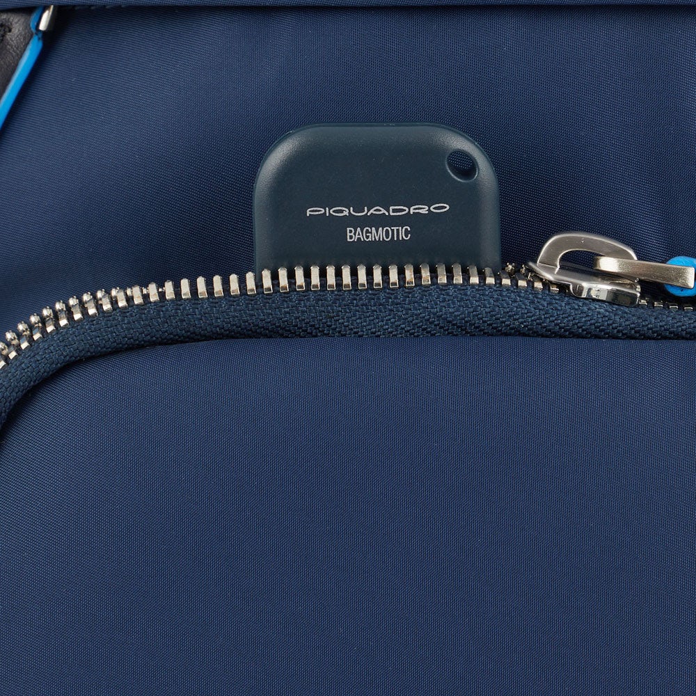 PIQUADRO Rucksack für 15,6-Zoll-PC und iPad aus recyceltem Stoff, Blue Ryan Line – CA5697RY