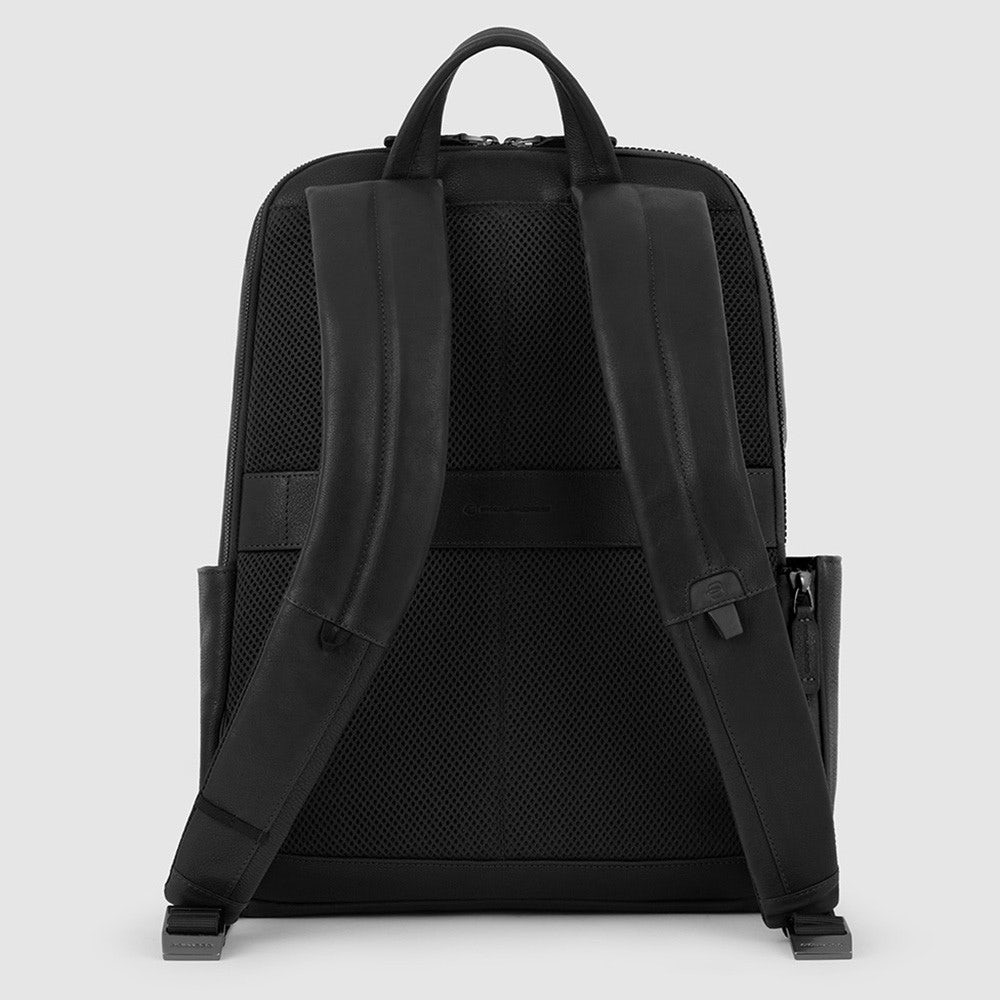 PIQUADRO Herrenrucksack aus schwarzem Leder der Paavo-Linie mit 14-Zoll-PC-Halter – CA6029S122