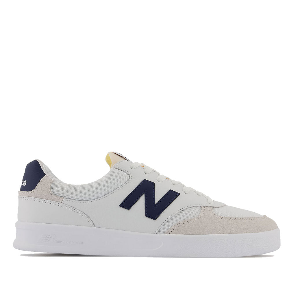 Scarpe Uomo NEW BALANCE Sneakers 300 Court in Mesh e Suede colore White e Navy a sconto Cuoieriashop