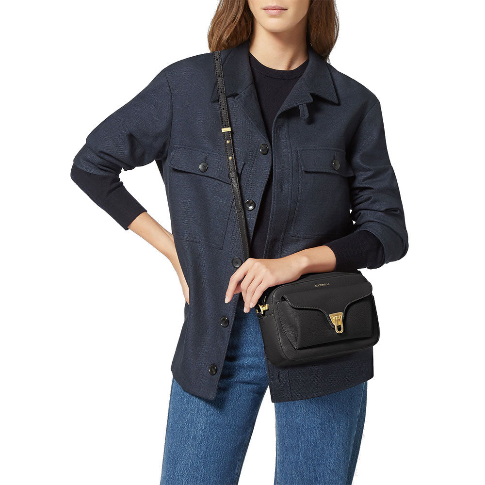 COCCINELLE SOFT BEAT LINIE
Damen-Umhängetasche aus schwarzer Leder