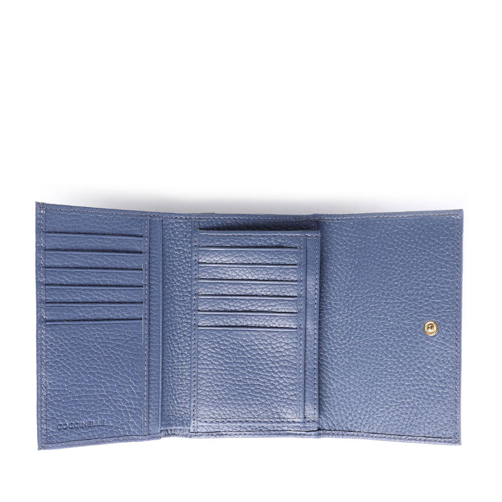 Portafoglio Piccolo COCCINELLE in Pelle Martellata Linea Metallic Soft colore Mirtillo