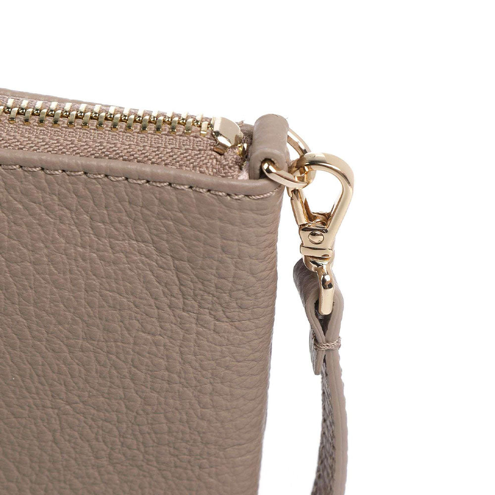 COCCINELLE BEST SMALL LINIE
Damen Umhängetasche aus Leder in der Warm Taupe Farbe