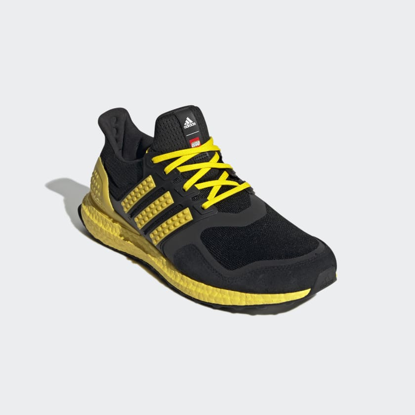 Scarpe Uomo ADIDAS Sneakers linea Ultraboost DNA x Lego colore Nero e Giallo