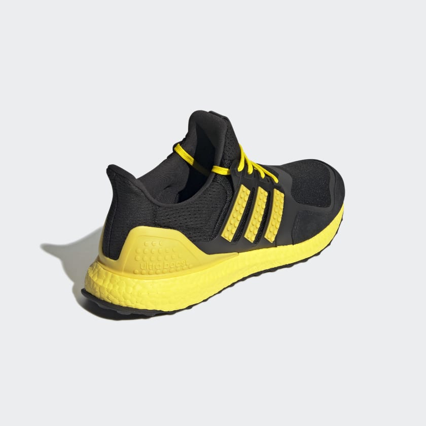 Scarpe Uomo ADIDAS Sneakers linea Ultraboost DNA x Lego colore Nero e Giallo