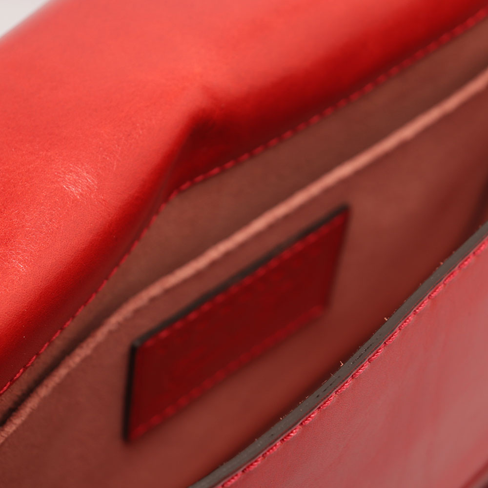 THE BRIDGE Große Damen-Umhängetasche aus der Lucrezia-Linie aus Flamenco-Rot-Leder