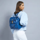 THE BRIDGE Damenrucksack mit Klappe aus der Story-Linie aus Jeansblauem Leder