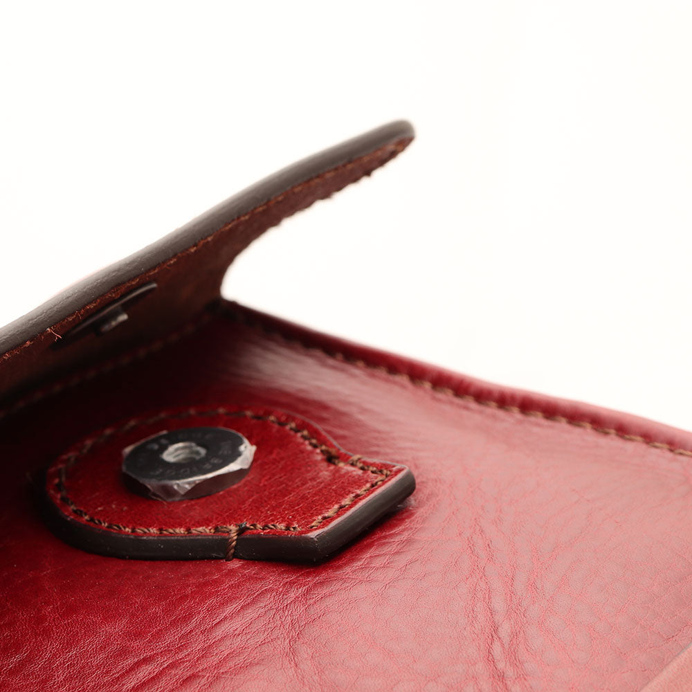 Kleine Herrentasche THE BRIDGE aus gehämmertem Leder in Burgunderrot, Linie Capalbio, hergestellt in Italien