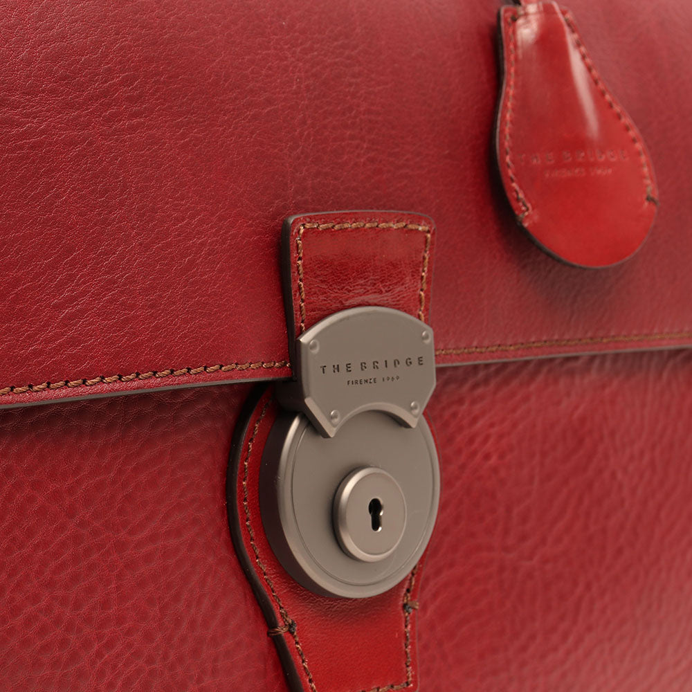 THE BRIDGE 13" Laptop-Aktentasche mit Schultergurt aus bordeauxrot genarbtem Leder der Capalbio-Linie