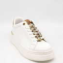 Alviero Martini 1A Classe 
Plateau Sneakers in Weiß mit Schmuckstein-Applikation 2131