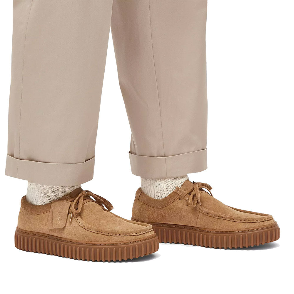 Scarpe Uomo CLARKS linea Torhill Lo in Pelle Scamosciata Dark Sand