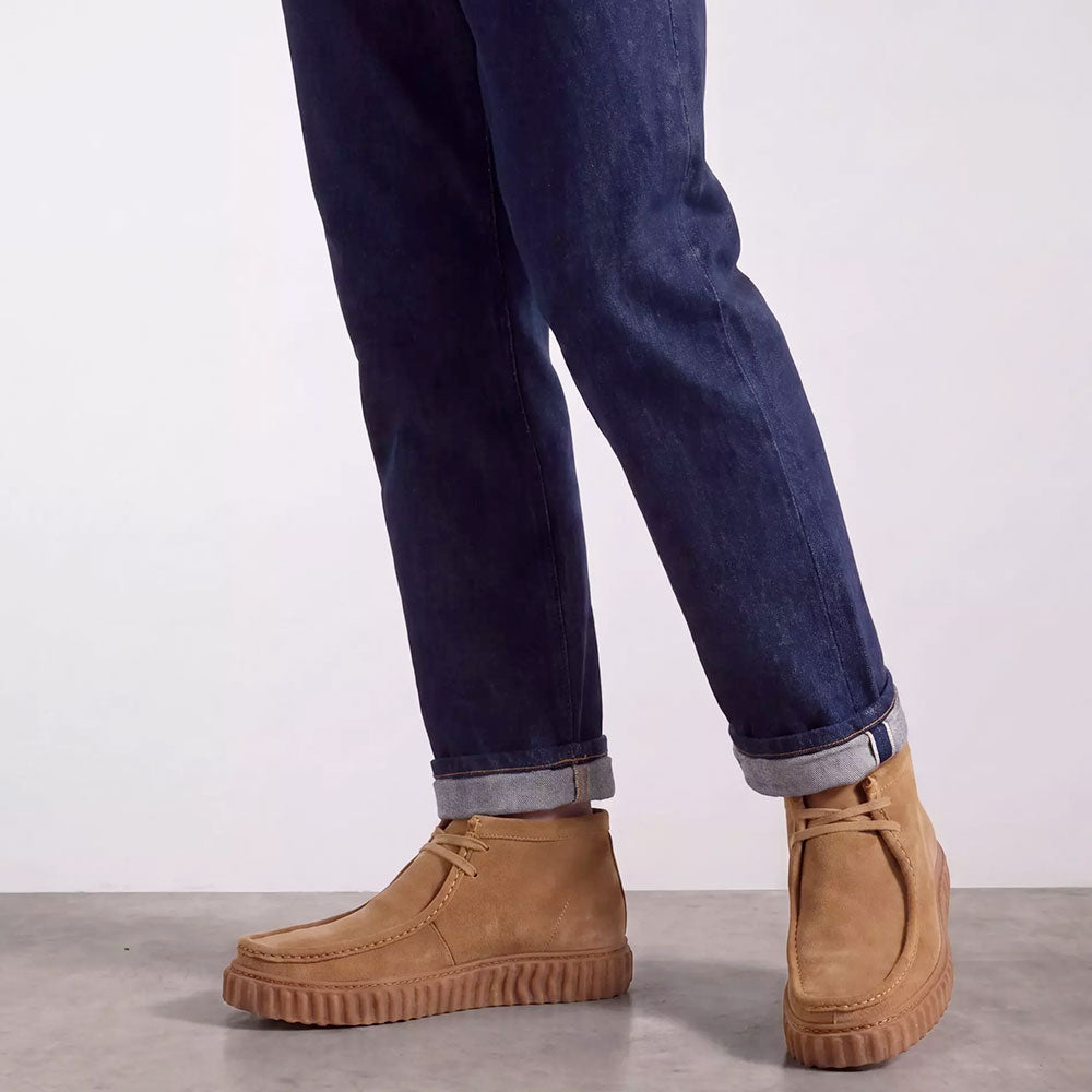 Stivaletto Uomo CLARKS linea Torhill Hi in Pelle Scamosciata Dark Sand