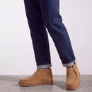 Stivaletto Uomo CLARKS linea Torhill Hi in Pelle Scamosciata Dark Sand