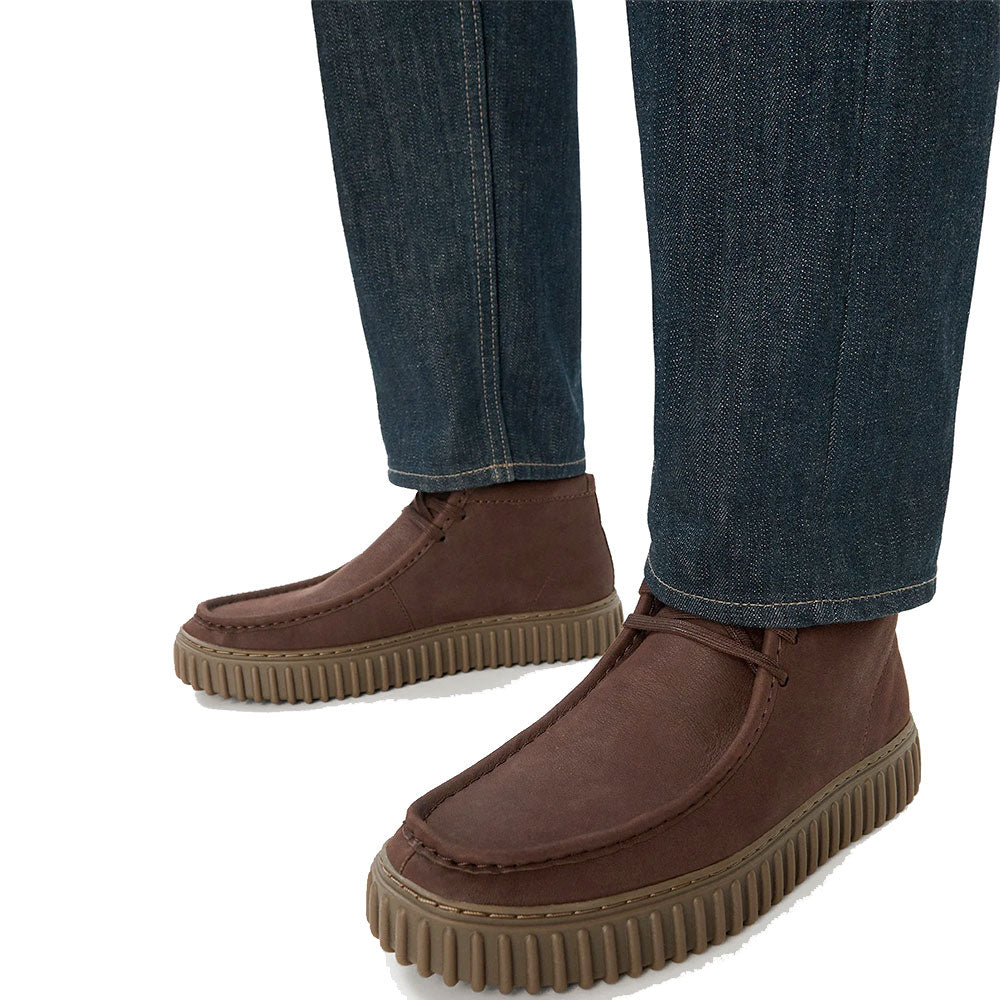 Stivaletto Uomo CLARKS linea Torhill Hi in Pelle Dark Brown