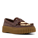 Mocassino Donna CLARKS linea Torhill Penny in Pelle Scamosciata Marrone con Inserto in Cavallino stampa Mucca