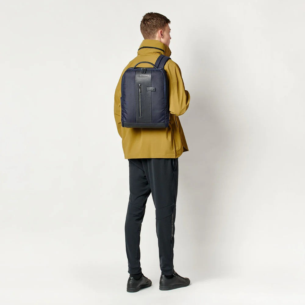PIQUADRO BRIEF LINIE
15,6" Laptop-Rucksack aus blauem Stoff und Leder - CA4818BR2