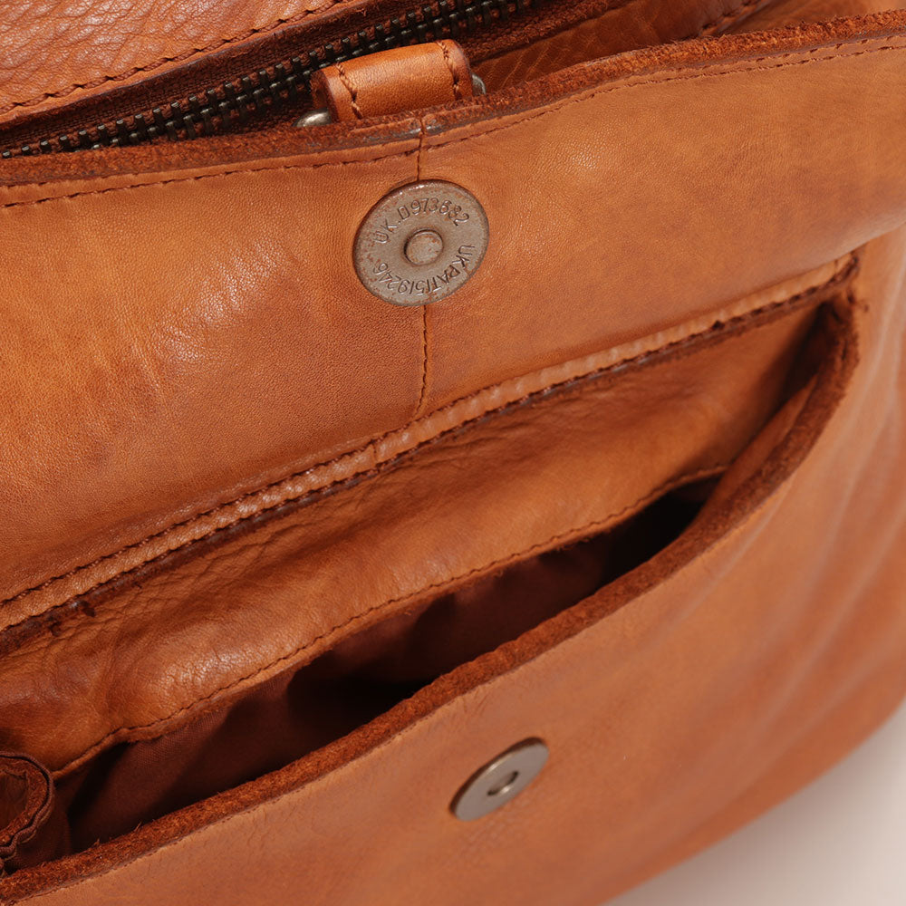 Women's Cognac Vintage-Effect Leather Backpack GIANNI CONTI
