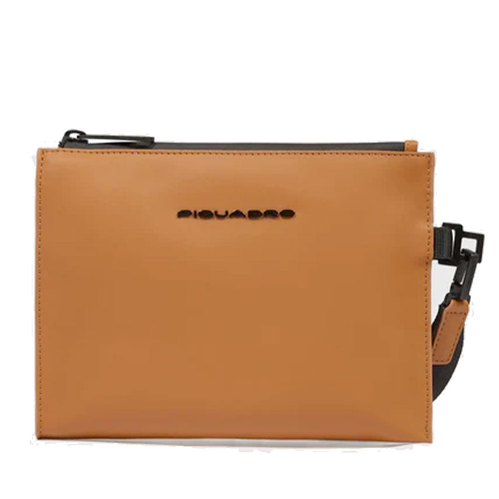 Pochette PIQUADRO in Tessuto Gommato Cuoio Linea Corner 2.0 Misura Media- AC6833C2OW