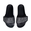 LIU JO Mykonos 04 
Schwarze Satin Plateau Slipper mit Strasssteinen