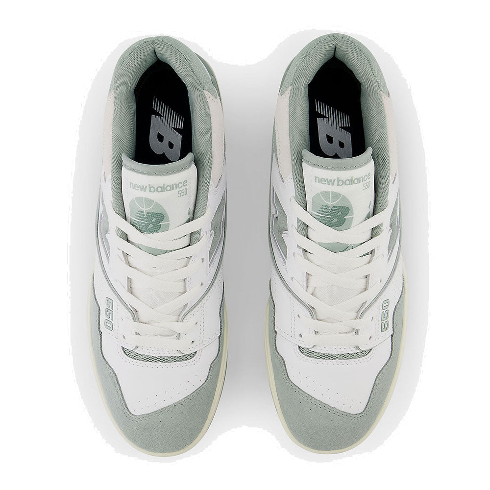 Scarpe Unisex NEW BALANCE Sneakers 550 in Pelle colore White Juniper e Dark Juniper