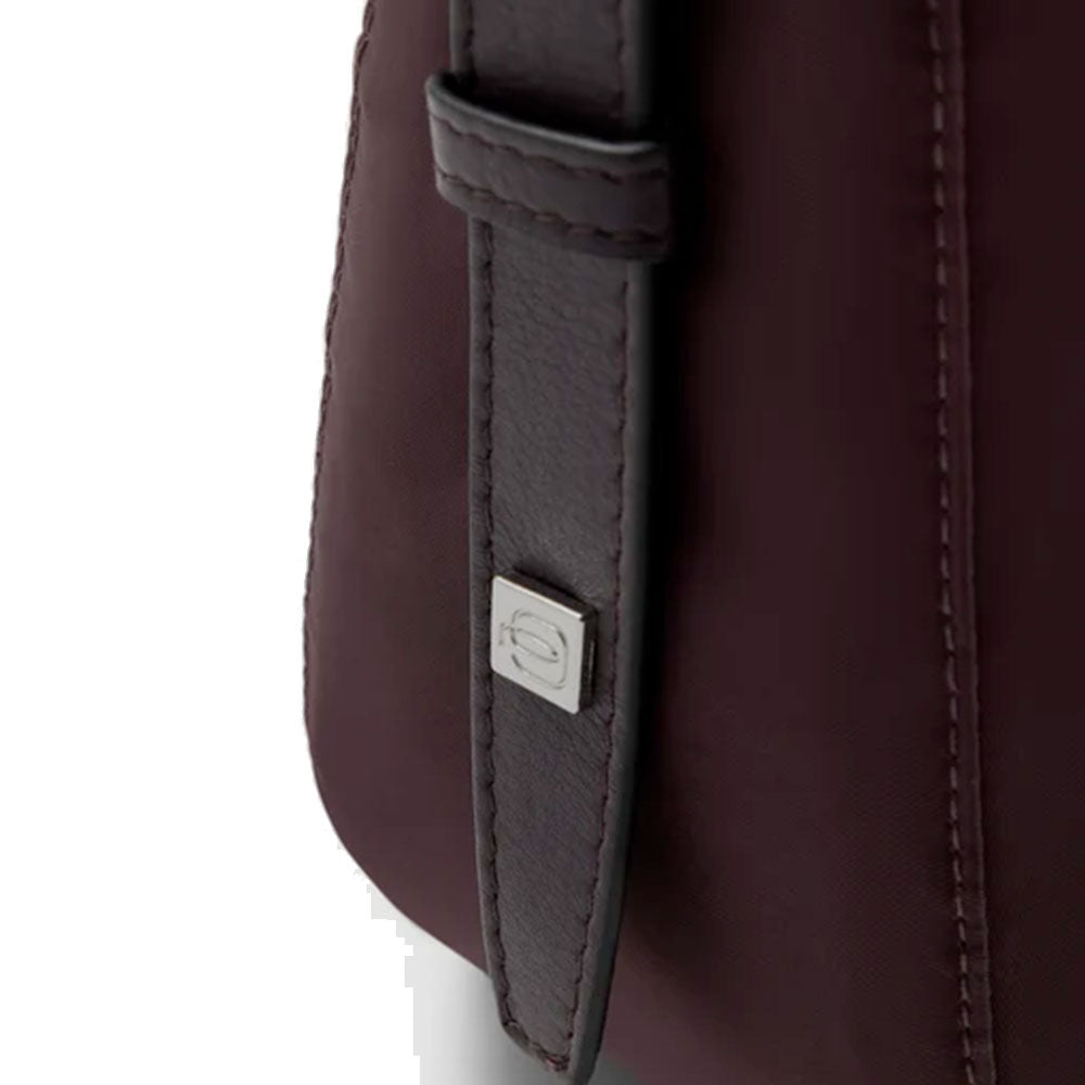 Borsa Donna a Tracolla PIQUADRO linea Circle in Tessuto Riciclato e Pelle Bordeaux Scuro- BD6657W92T