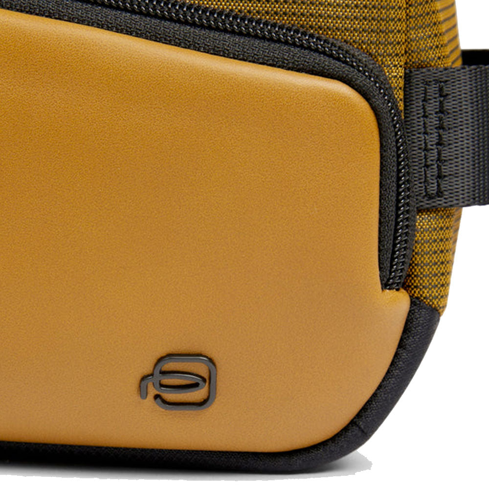 Beauty Case PIQUADRO Uomo in Tessuto e Pelle Colore Senape Linea Pq-Earth - BY6947S137