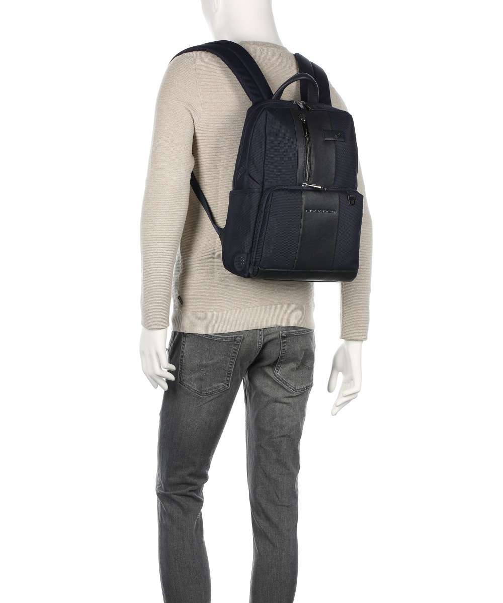 PIQUADRO Brief Line – CA3214BR2
Herren-Rucksack mit 14-Zoll-Laptopfach aus schwarzem Stoff und Leder