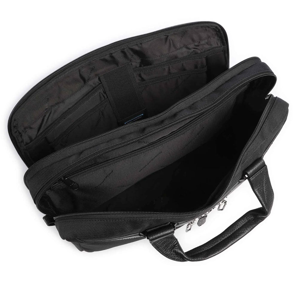 PIQUADRO Aktentasche aus schwarzem Stoff und Leder, 15,6" Laptop- und iPad-Halterung, Trakai-Linie – CA5528W109