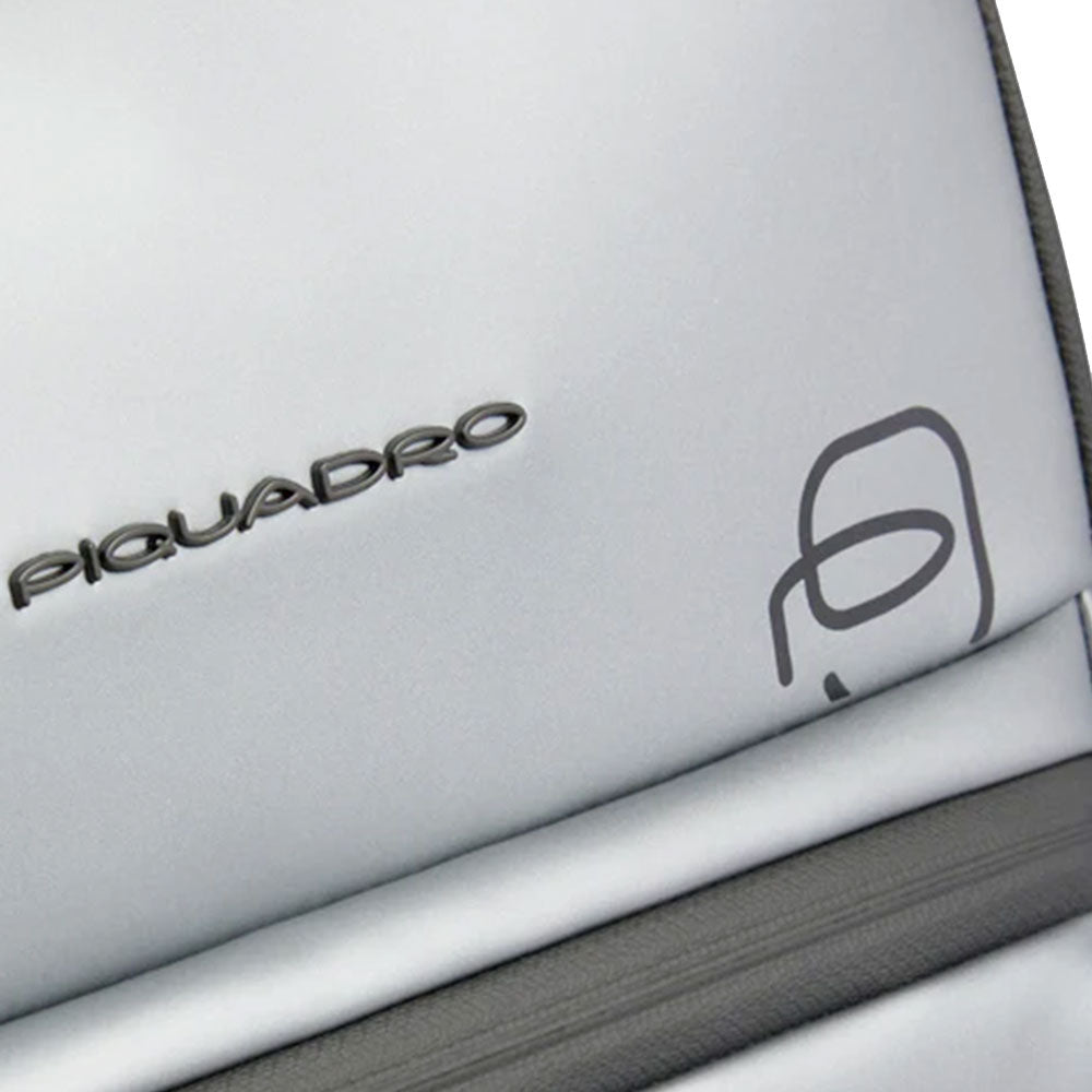 Zaino PIQUADRO Con Porta Pc 14" in Tessuto Argento e Nero Linea Corner 2.0 - CA6464C2OW