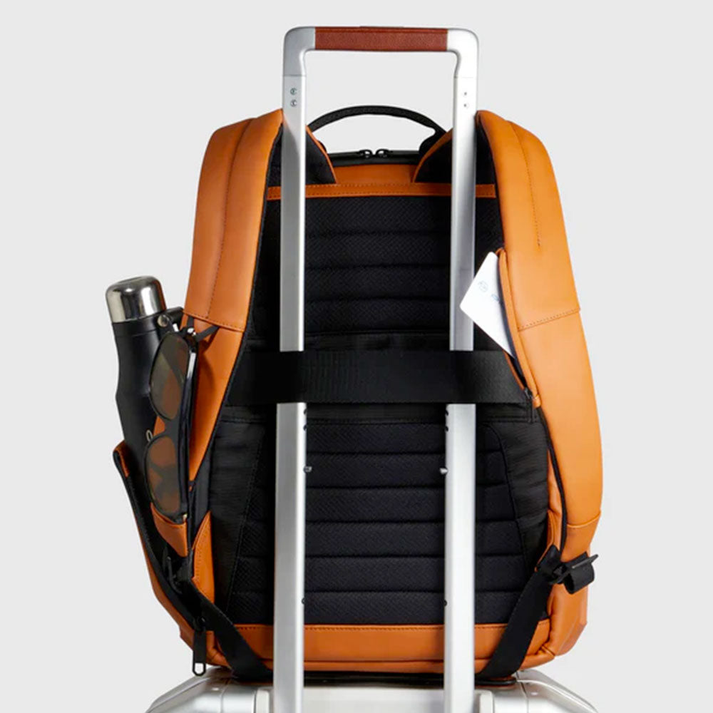 Zaino PIQUADRO Con Porta Pc 14" in Tessuto Cuoio Linea Corner 2.0 - CA6464C2OW