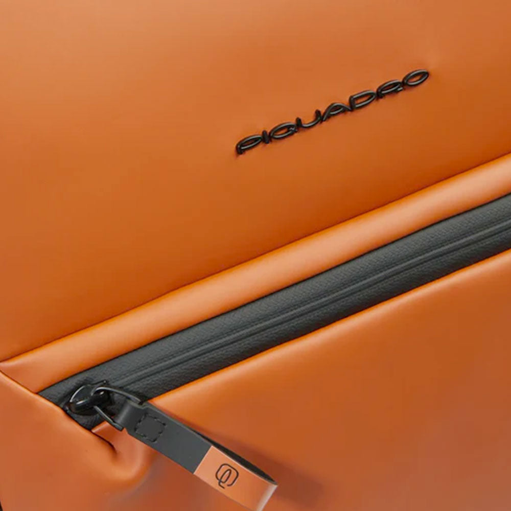 Zaino PIQUADRO Con Porta Pc 14" in Tessuto Cuoio Linea Corner 2.0 - CA6464C2OW