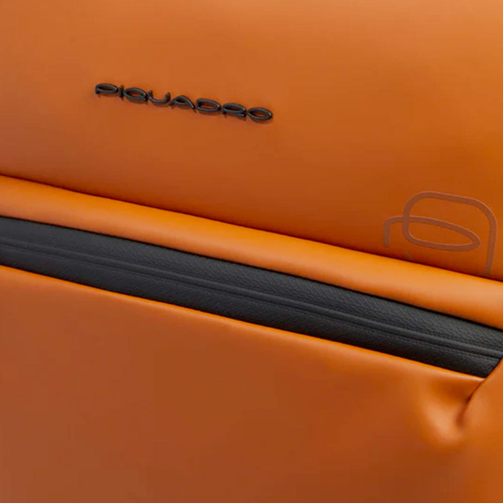 Zaino PIQUADRO Con Porta Pc 15,6" in Tessuto Cuoio Linea Corner 2.0 - CA6465C2OW