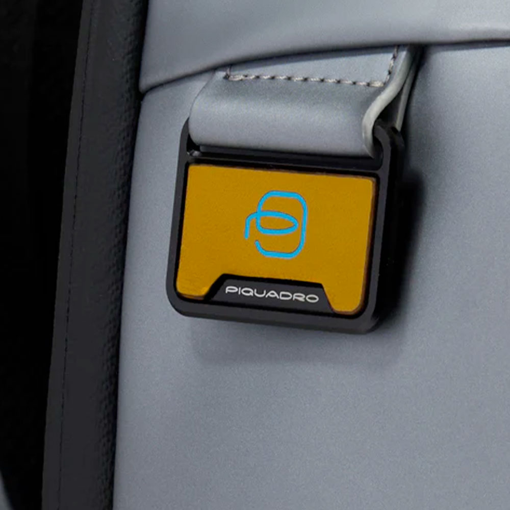 Zaino PIQUADRO Con Porta Pc 15,6" in Tessuto Argento - Nero Linea Corner 2.0 - CA6465C2OW