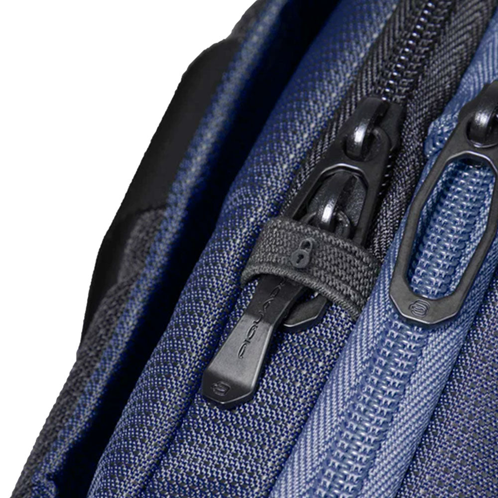 Zaino da Bici PIQUADRO in Nylon Riciclato Blu con Porta Pc 17,3" Linea PQ-Earth - CA6631S137