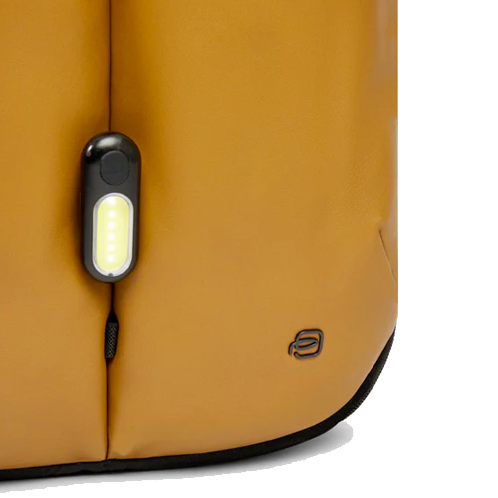 Zaino da Bici PIQUADRO in Nylon Riciclato Senape con Porta Pc 17,3" Linea PQ-Earth - CA6631S137